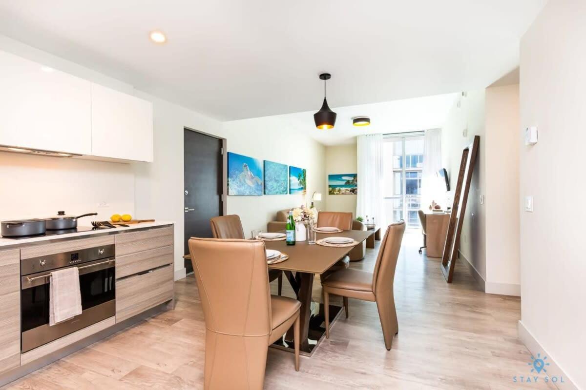 Apartment Near - Rooftop Pool - Hot Tub - Broad-walk *
