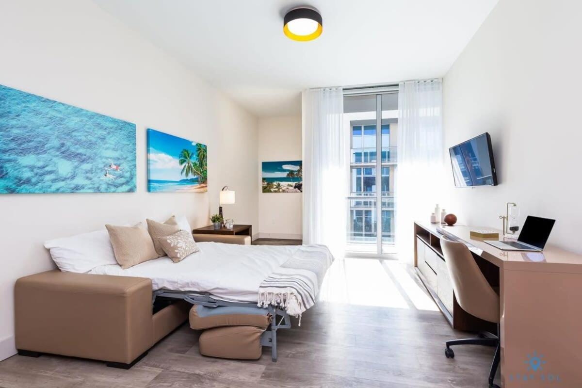 Apartment Near - Rooftop Pool - Hot Tub - Broad-walk