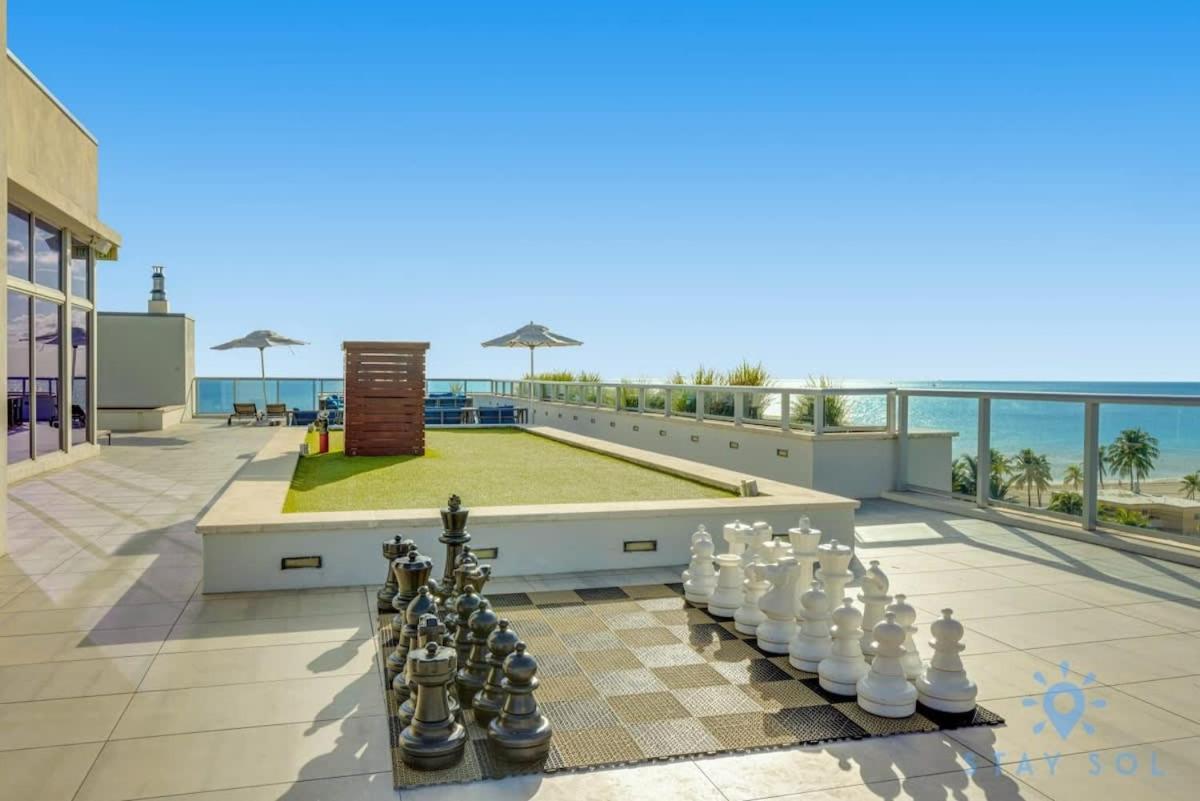 Near - Rooftop Pool - Hot Tub - Broad-walk Apartment