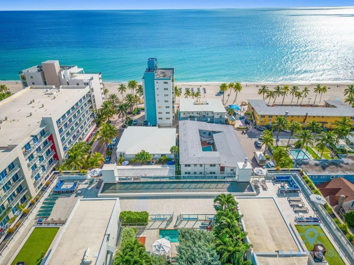 Apartment Near - Rooftop Pool - Hot Tub - Broad-walk