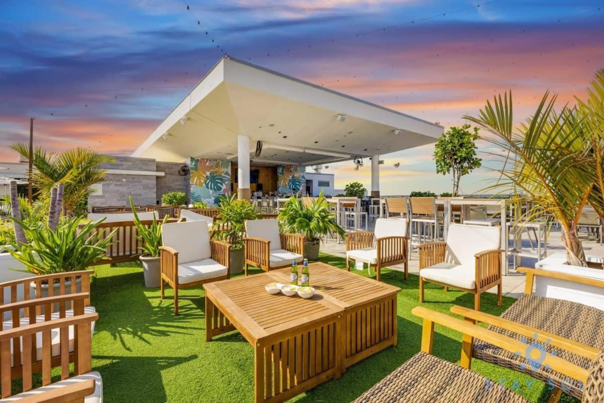 Apartment Near - Rooftop Pool - Hot Tub - Broad-walk *