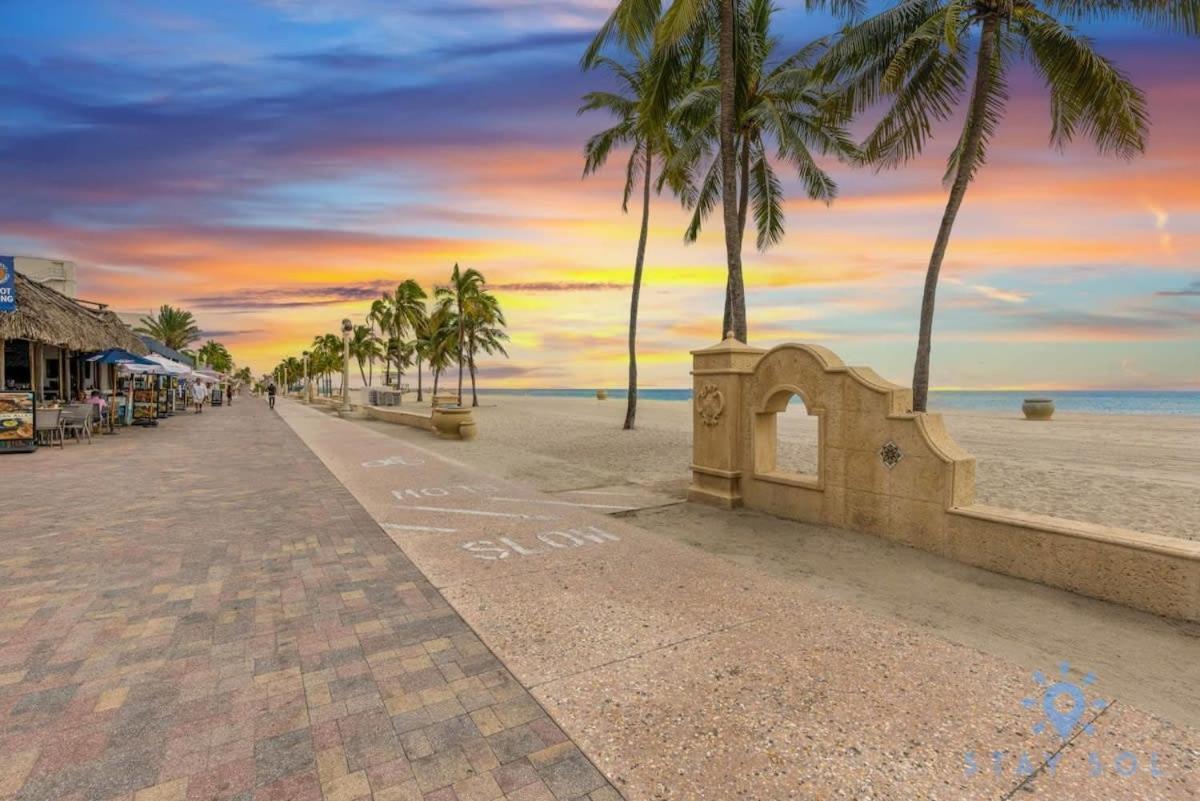 Apartment Near - Rooftop Pool - Hot Tub - Broad-walk