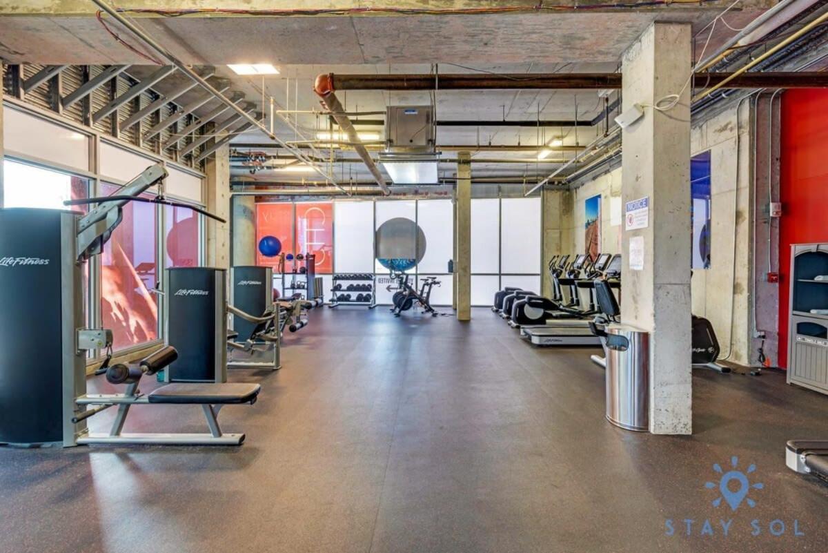 Near - Rooftop Pool - Hot Tub - Broad-walk Apartment