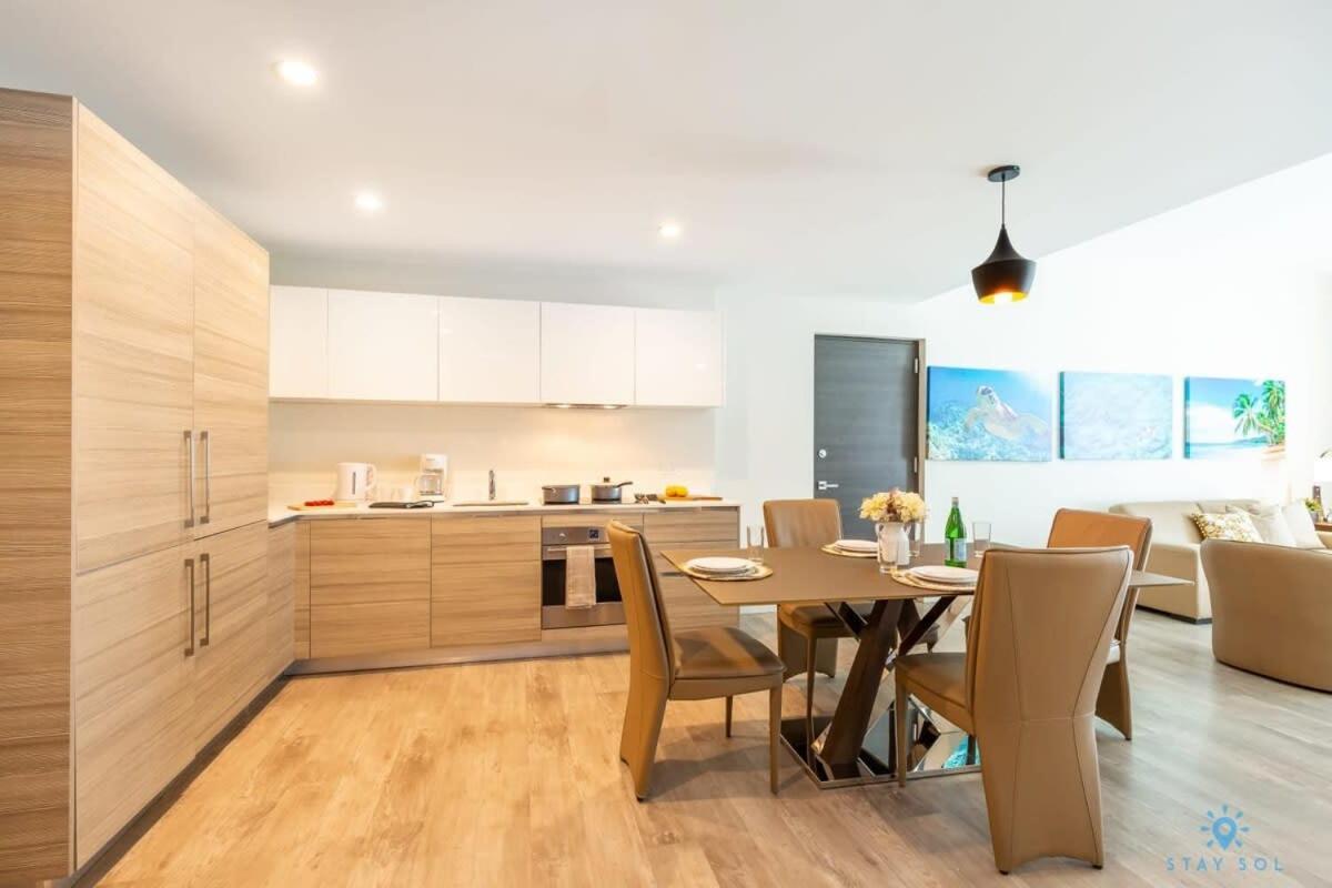 Apartment Near - Rooftop Pool - Hot Tub - Broad-walk *