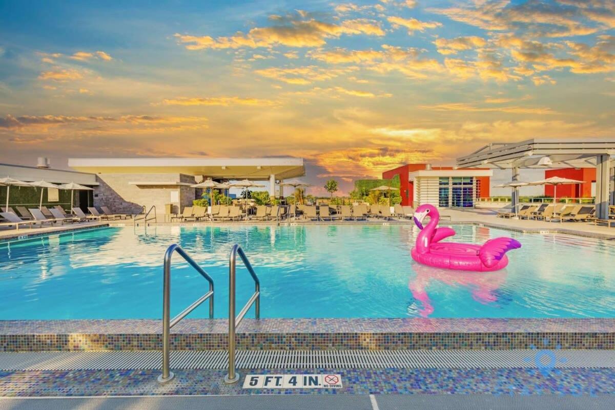 Apartment Near - Rooftop Pool - Hot Tub - Broad-walk Hollywood