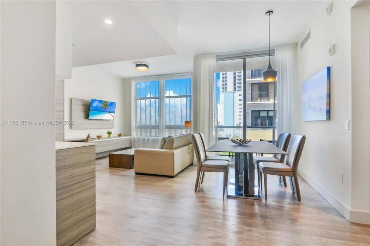 Apartment Near - Rooftop Pool - Hot Tub - Broad-walk *