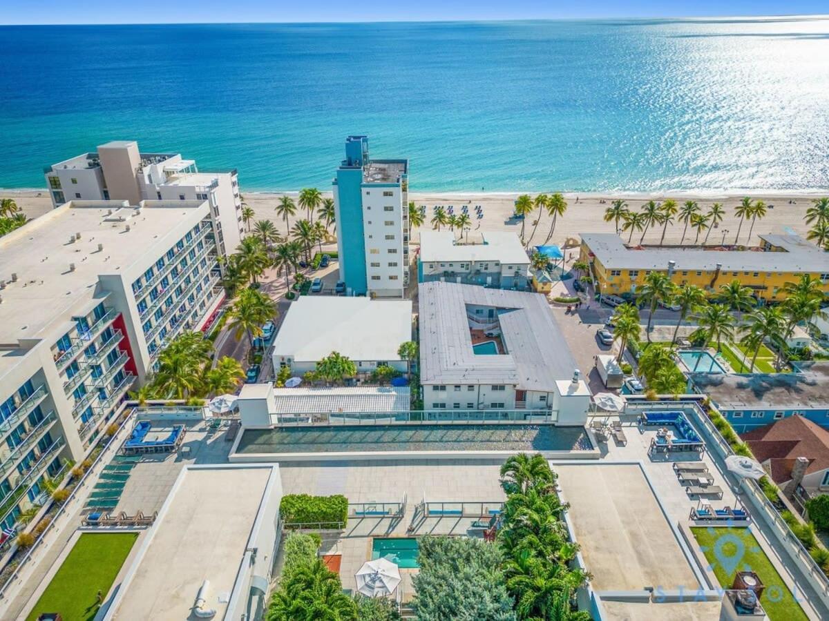 New!! Beachfront - Rooftop Pool Hollywood